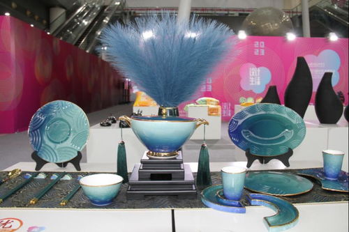 畢榮青參觀調(diào)研山東工藝美術(shù)學(xué)院2023設(shè)計(jì)藝術(shù)博覽會(huì) 聚焦工藝美術(shù)設(shè)計(jì)，共話創(chuàng)新傳承新篇章